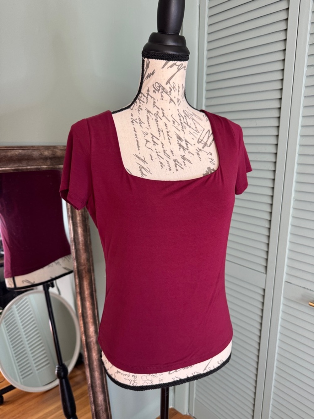 Women’s Square Neck Short Sleeve Tee - Burgundy